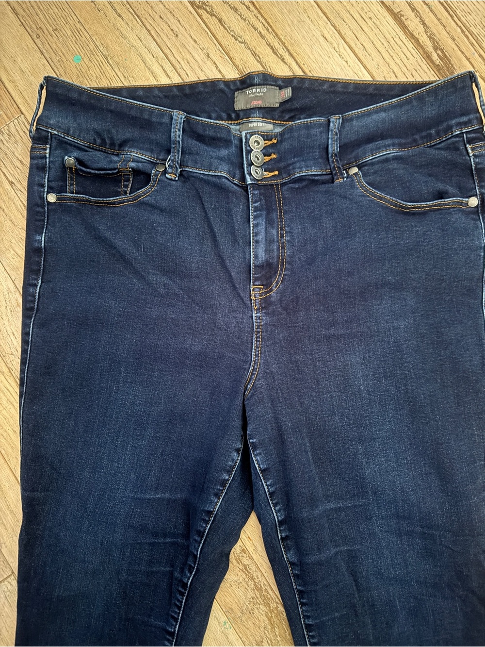 Torrid Super Soft High Rise 3-Button Jegging Size 20R